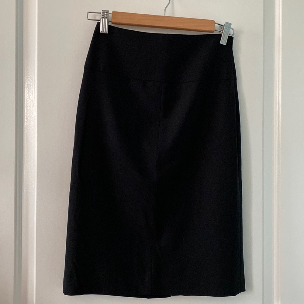 Banana Republic Size 0 black lightweight wool pencil skirt